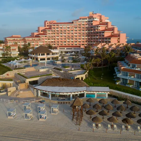 Wyndham Grand Cancun All Inclusive Resort & Villas-2