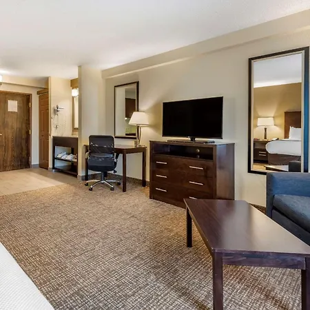 Comfort Inn & Suites Butler-3