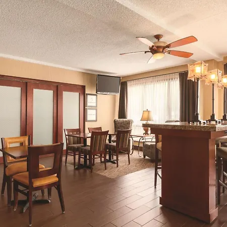 Hampton Inn Des Moines-Airport-3