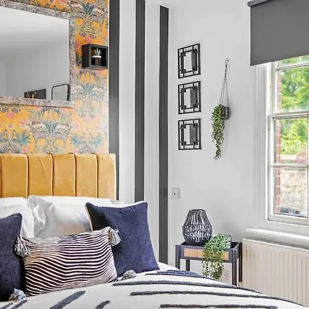 St Augustines 10 Bed Themed House-2