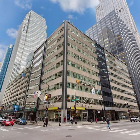 La Quinta Inn & Suites By Wyndham Chicago Downtown-3