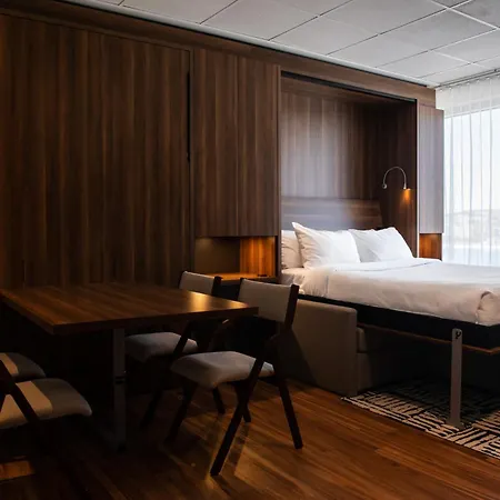 Hotel Chicoutimi, Affilie A Hyvi-3