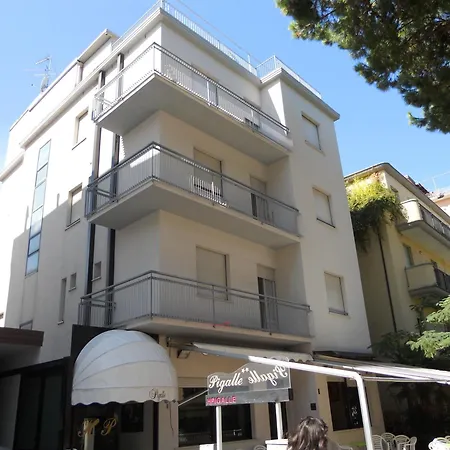 Hotel Pigalle-3