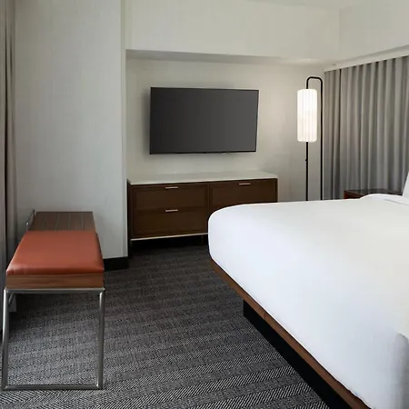 Courtyard By Marriott Montreal Laval-3