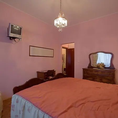 Casa Ferrari Bed & Breakfast-3
