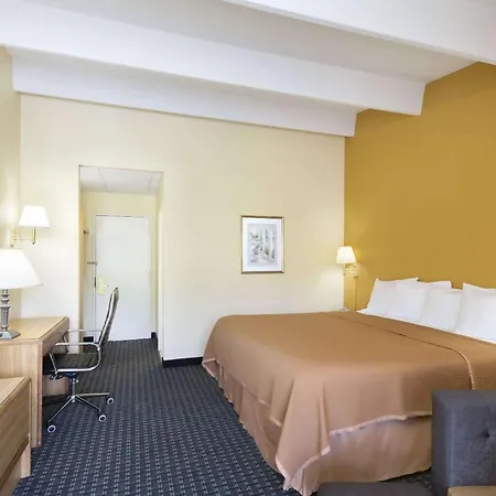 Howard Johnson By Wyndham Newburgh-2