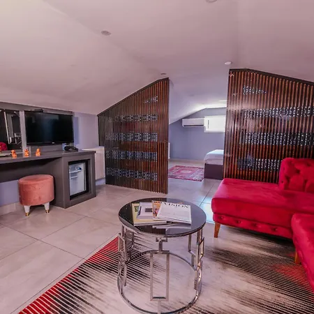 Ruby Hotel-2