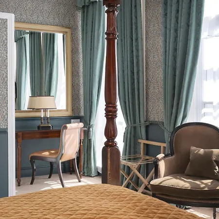 Royal Hotel-2