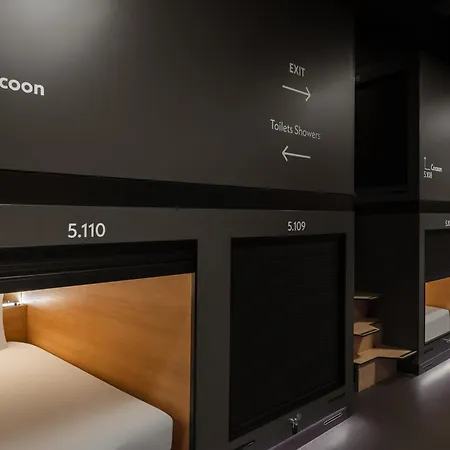 Zedwell Capsule Hotel Piccadilly Circus-3