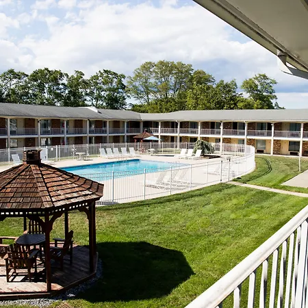 Crystal Inn Eatontown-2