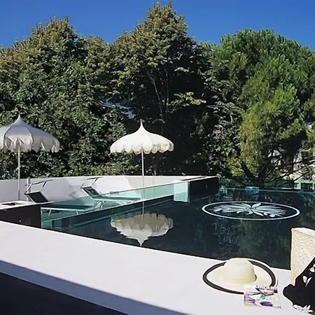 M Glamour Hotel-3
