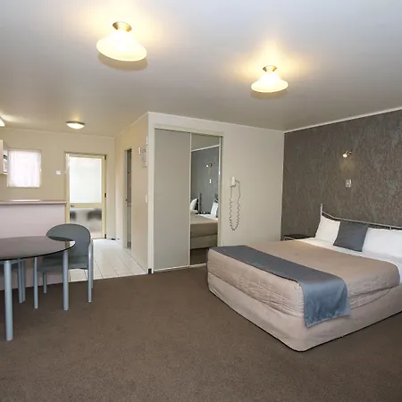 Geneva Motor Lodge-2