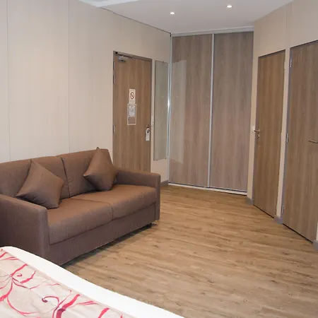Brit Hotel Confort Le Revest Sainte-Maxime-2