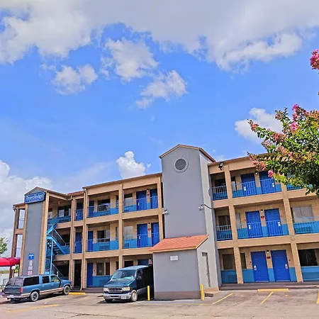 Travelodge By Wyndham Houston Hobby Airport-2