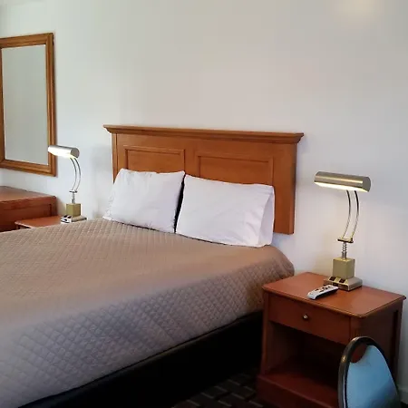 Budget Inn Breezewood-2