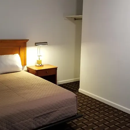 Budget Inn Breezewood-3