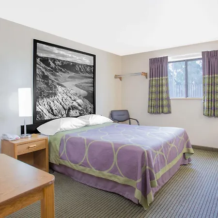 Super 8 By Wyndham Havre-2