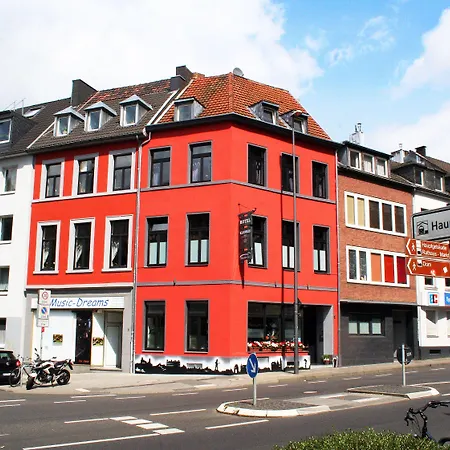 Hotel Klenkes Am Bahnhof-3