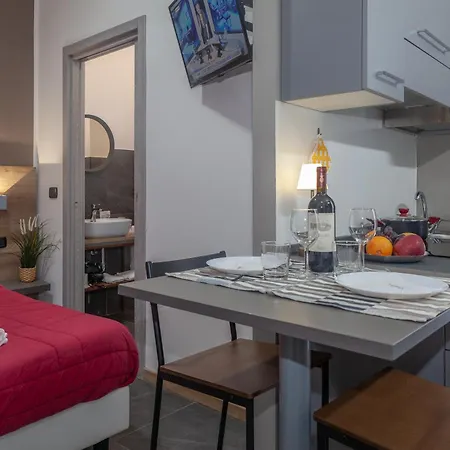 Hotel Apartments Crisvan-3