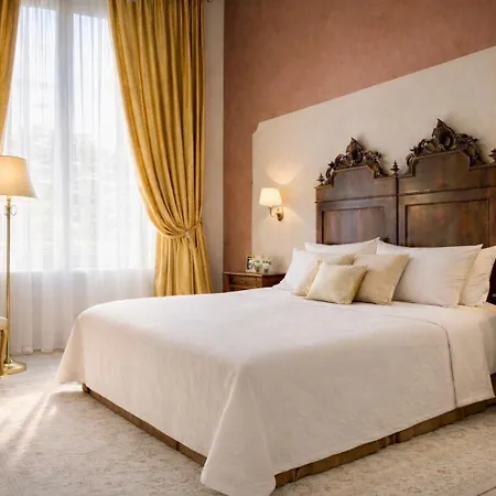 Relais San Lorenzo Historic Centre Rooms & Suites-3