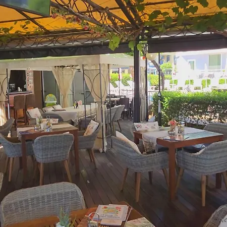 Favorit Aparthotel-2