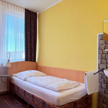 Hotel Stadt Hamburg Am Fluss Saarbruecken By Klassen Stay-2