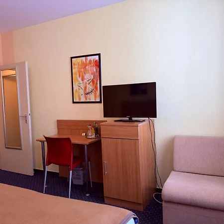 Hotel Stadt Hamburg Am Fluss Saarbruecken By Klassen Stay-3