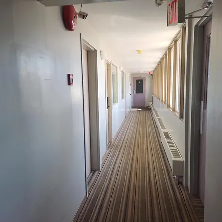 Canadiana Motel-3