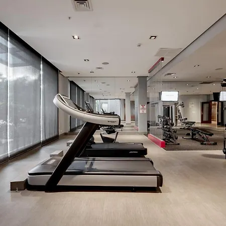 Crowne Plaza Airport By Ihg-2