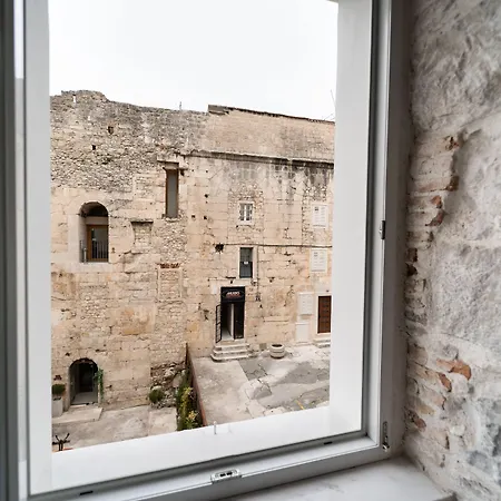 Tifani Luxury Rooms-2