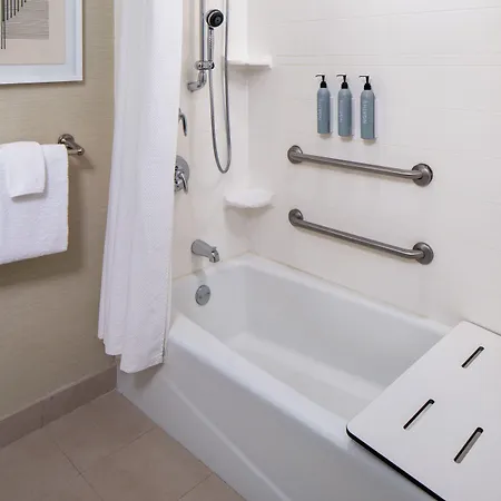 Courtyard By Marriott Charleston Downtown/Civic Center-3