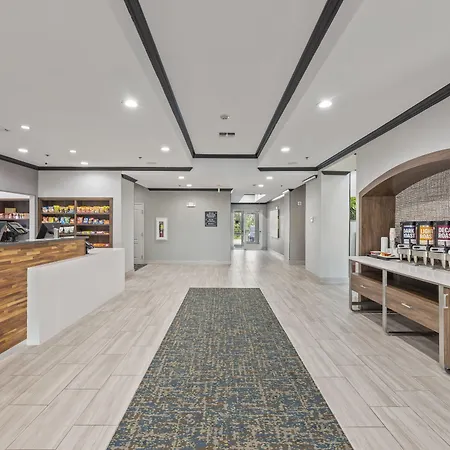 Hampton Inn & Suites Denison-2