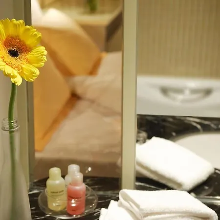 Cosmo Hotel Hong Kong By Dorsett Hotels-2