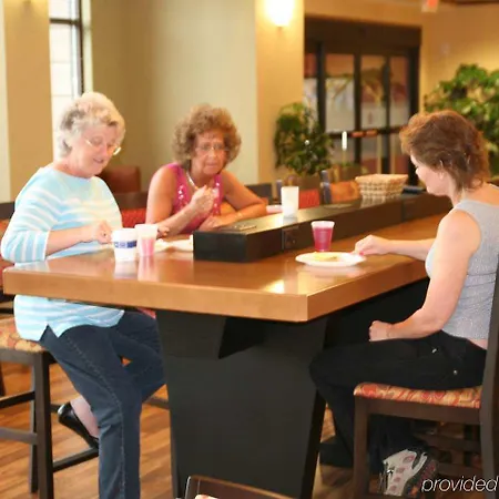 Hampton Inn & Suites Warren-3