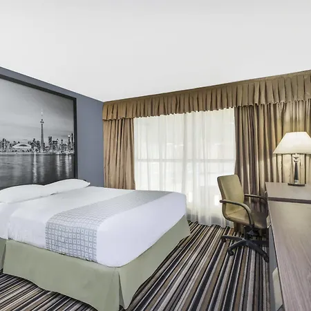 Super 8 By Wyndham Downtown Toronto-2