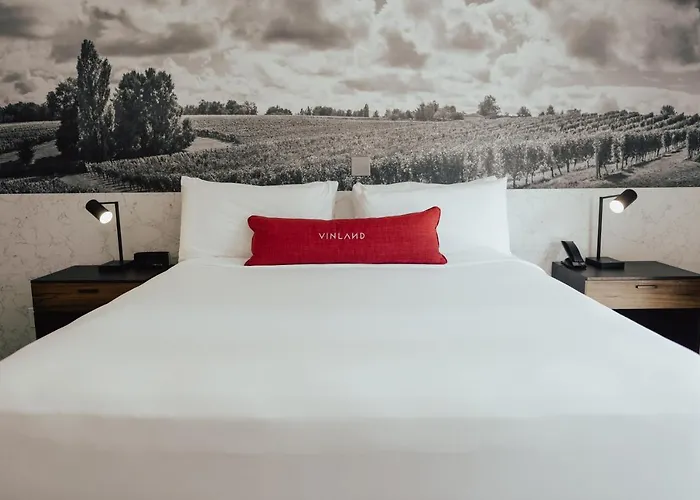 Vinland Hotel And Lounge