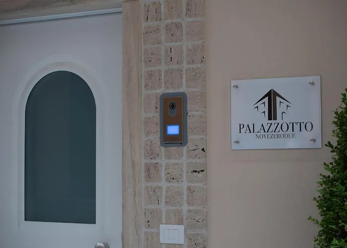 Palazzotto 902
