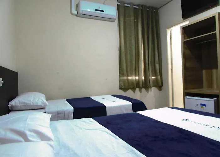 Hotel Minho - Pertinho do Metrô, Rua 25 de Março, Brás e Bom Retiro - Café da Manhã Incluso - Estacionamento em Frente