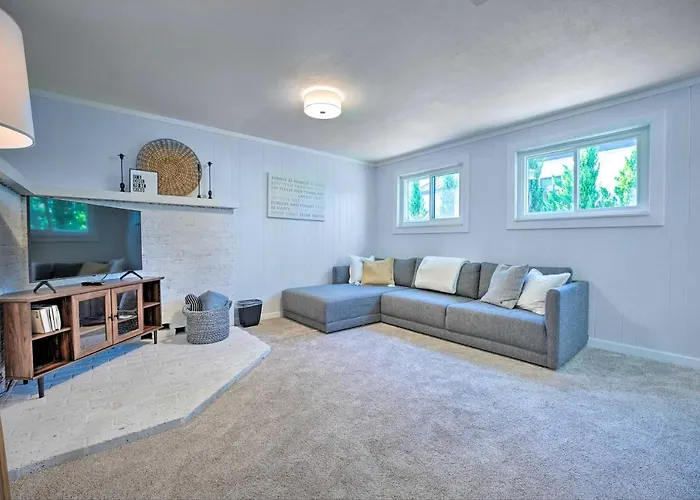 Modern Lake Michigan Home With 3 Lakefront Decks!