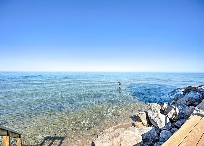 Modern Lake Michigan Home With 3 Lakefront Decks!