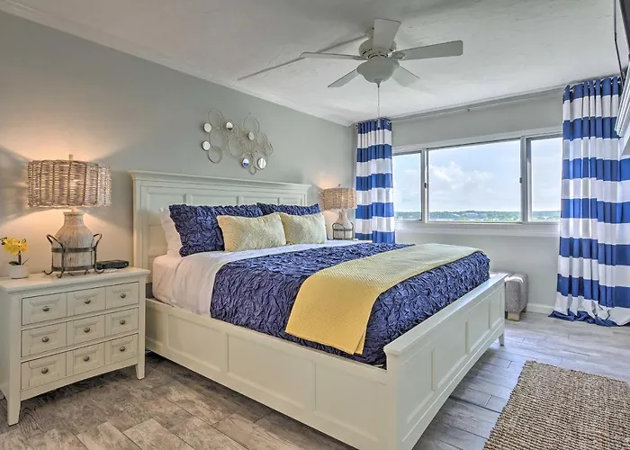Pinnacle Port Getaway W/ Ocean View + Pool Access!