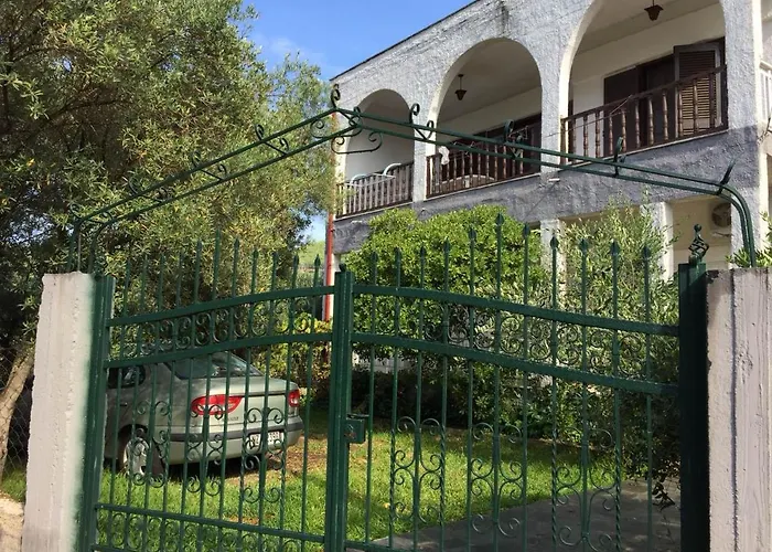 Velikis Apartments