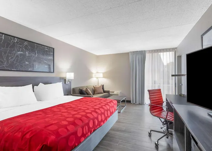 Ramada By Wyndham Hartford North - Bradley Airport