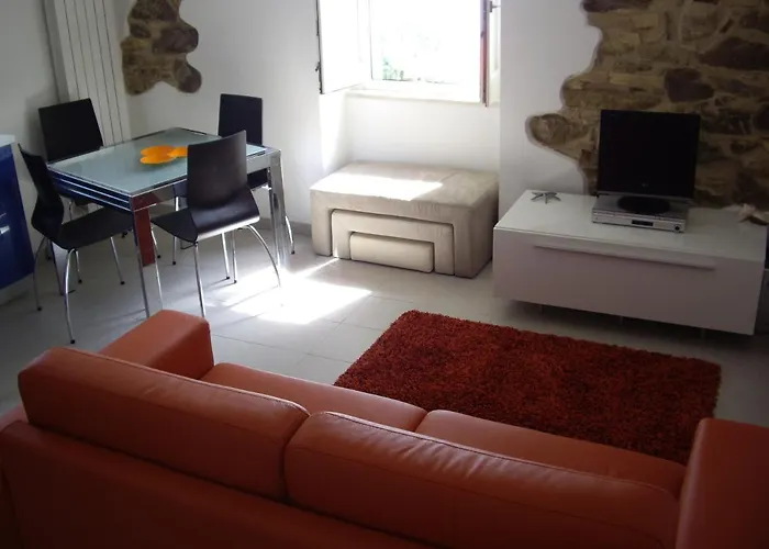 Sea View Apartment 10 Minute Walk To The Sea