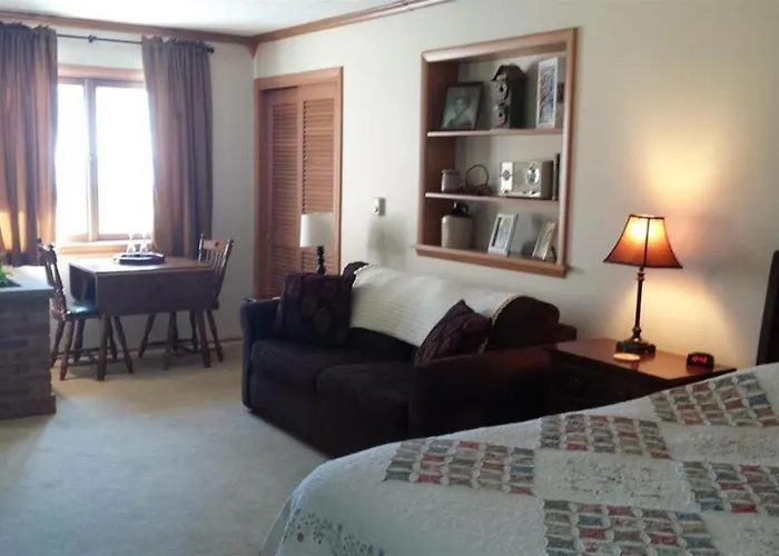 Lake Orchard Farm Retreat