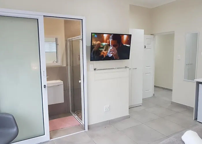 Sharon'S House: Modern Self-Catering Rooms