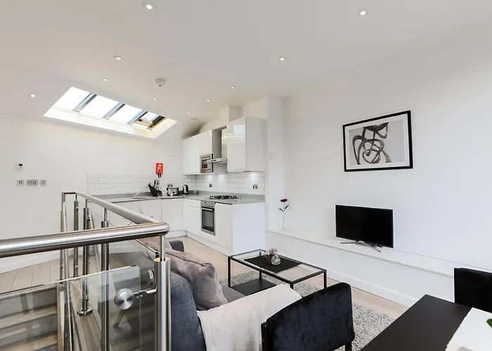 Trafalgar Square By Excel Apartments