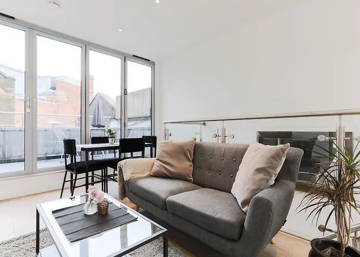 Trafalgar Square By Excel Apartments
