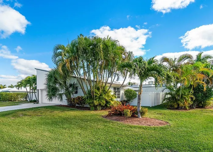Calira - 2 Suites, 3 King Beds - Heated Pool & Infinity Spa, Walk To Beach - By Maven Vacation Rentals