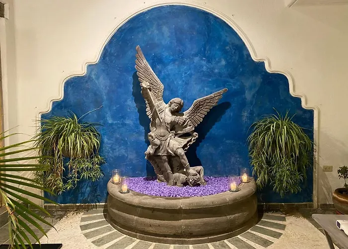 Casa Arbol Hotel